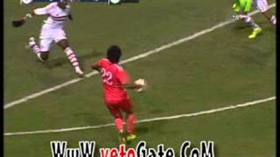 بالفيديو.. حكم مباراة الزمالك يتغاضى عن احتساب ضربة جزاء للرجاء