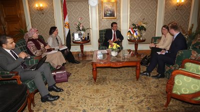 وزير التعليم العالي يبحث التعاون مع سفيرة فنلندا بالقاهرة (صور)