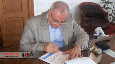 محافظ دمياط يعتمد الشهادتين 