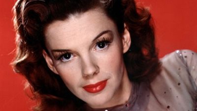 بيع فستان جودي جارلاند في فيلم «الساحرة أوز» بـ 1.5 مليون دولار