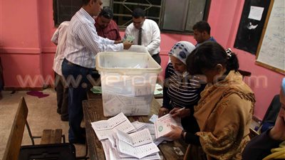 نتائج فرز الأصوات بالإسماعيلية.. مرشح «النور» يتقدم في الدائرة الثالثة.. محمود عثمان يحسم مقعد «الإسماعيلية».. إعادة بين «المنسي» و«طلبة» في القنطرة.. وتقارب ال