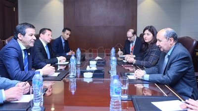 وزير الصناعة يبحث مع سكرتير الكوميسا تعزيز التعاون المشترك (صور)