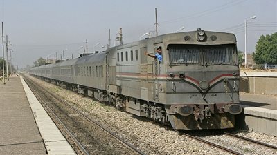 انتظام حركة القطارات على خط 