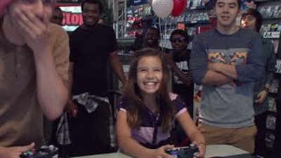 بالفيديو.. طفلة تقهر محترفي «البلاي ستيشن»