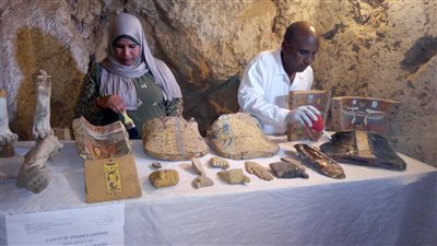 «وزيري» يكشف مقتنيات المقبرة «161» في البر الغربي بالأقصر