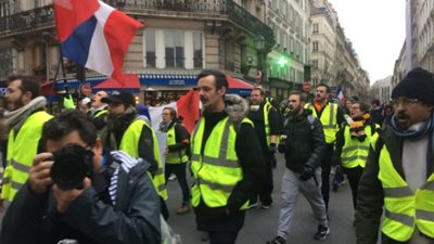 فرنسا لـ«السترات الصفراء»: صوتكم وصل وتوقفوا عن المظاهرات