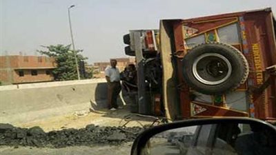 نشرة الحوادث: إصابة شخصين في انقلاب سيارة مواد بترولية أعلى دائري المنيب.. 