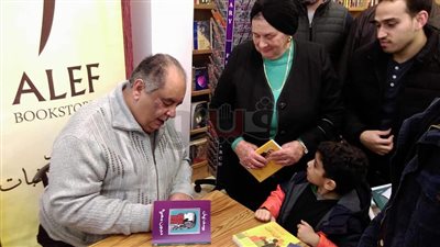 يوسف زيدان يوقع لمحبيه مجموعته «غربة عرب» بالإسكندرية (صور)