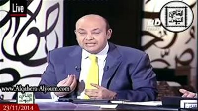 بالفيديو.. «عمرو أديب» يتعرض لنيران صديقة على الهواء