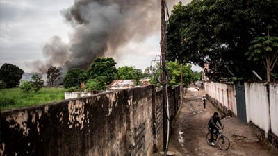 حريق ضخم يدمر 7 آلاف آلة تصويت قبل انتخابات الكونغو بـ10 أيام