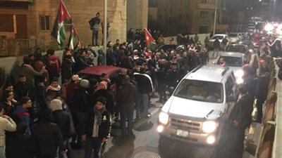 كر وفر بين المتظاهرين والأمن يعتقل العشرات في عمان (فيديو)