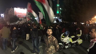 السلطات الأردنية تلجأ لقوات البادية لفرض النظام بعد فوضى المتظاهرين (فيديو)