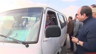 السيسي: الإعلام يعطي صورة مخالفة عما يجري على أرض الواقع.. قادرين على تشغيل كل شاب بفضل المشاريع.. النصيب خلاني أغير مسار طريقي لأقابل «سائقة الميكروباص».. ومن حق الشعب معرفة حقيقة ما يحدث ف