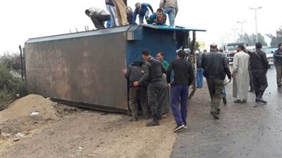 إصابة ضابط وشرطي و8 متهمين في انقلاب سيارة ترحيلات بالإسماعيلية
