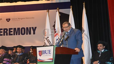 «سعفان» لخريجي الجامعة البريطانية بمصر: نفخر بكم أمام العالم (صور)