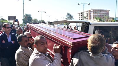 وصول جثمان الفنان حسن كامي إلى مسجد السيدة نفيسة (فيديو)