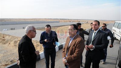 وزير الإسكان يتفقد الطريق الدائري الجديد بـ6 أكتوبر (صور)