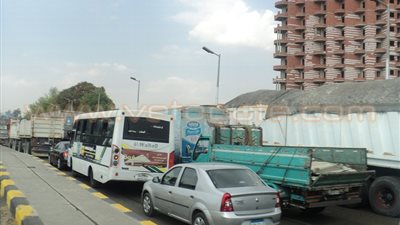 إعادة الحركة المرورية بطريق طوخ بعد توقفها ساعتين