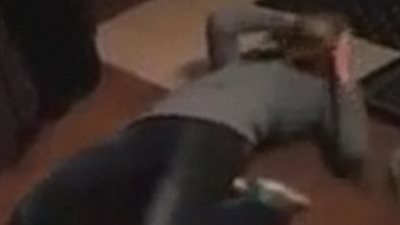 بالفيديو والصور.. رد فعل كلب رأى صاحبته بعد غياب أيام