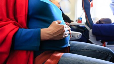 تعرف على إجراءات سفر الحوامل على متن الطائرة.. الشهادة الطبية ضرورة في الأشهر الأخيرة