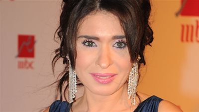 دينا ضيفة وفاء الكيلاني.. الليلة