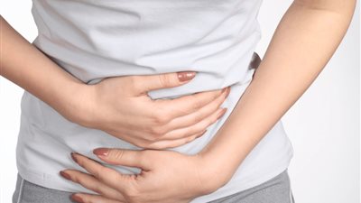 سرطان «عنق الرحم» ثاني أكثر الأورام انتشارا بين السيدات.. فيروس الورم الحليمي المسبب الرئيسي له.. طبيبة تكشف طرق المسح كل 3 سنوات بداية من الزواج.. وتوفير تطعيم للوقاية منه