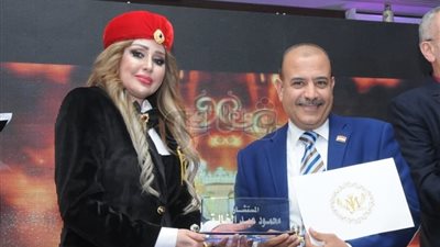 منح الدكتوراه الفخرية لسيدة الأعمال المغربية منار جازولي