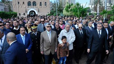 بالصور.. انتهاء وزير الداخلية من تشييع شهيد 