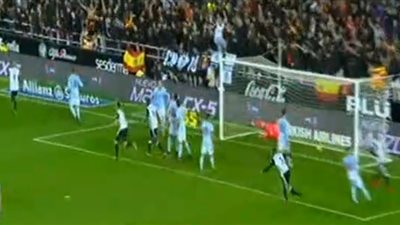 سيموني زازا يتقدم بالهدف الأول لفالنسيا في سيلتافيجو (فيديو)