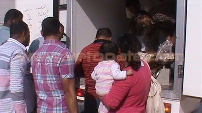 بالصور.. إقبال متزايد على منافذ بيع الأسماك بالغردقة