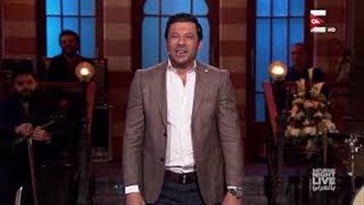 إياد نصار يكشف التشابه بين السجائر والزوجة في «SNL بالعربي» (فيديو)