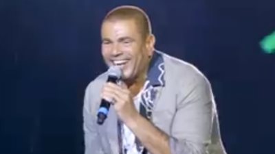 متحديا الأمطار.. عمرو دياب يتألق في أولى حفلاته بالسعودية (فيديو)
