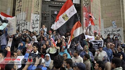 وقفة لـ «الأخوات» أمام دار القضاء العالى