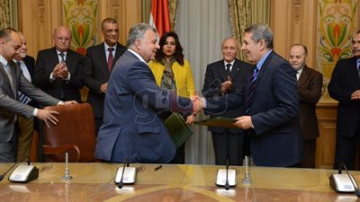 العصار ومحافظ دمياط يشهدان توقيع بروتوكول إنشاء مركز متكامل للأثاث