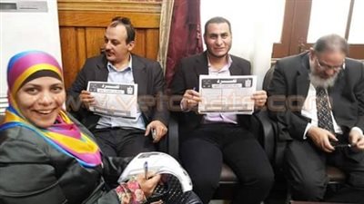 بالصور.. «الزيات» يجمع توقيعات لـ«تمرد المحامين» بـ«القضاء العالي»