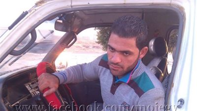 ضبط معاق مبتور القدم اليمنى يقود سيارة رحلات بالسويس