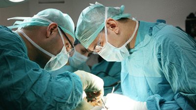 التدخل الجراحي لبعض أنواع السرطان أفضل من العلاجات الحديثة