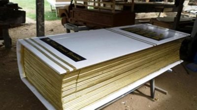 أغرب توابيت دفن الموتى.. من زجاجة كوكاكولا لسيارة مرسيدس