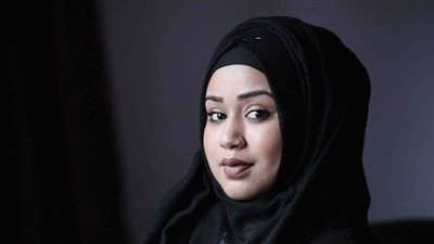 بالفيديو والصور.. بريطاني يهاجم مسلمة داخل الـ«مترو» ويتهمها بالإرهاب