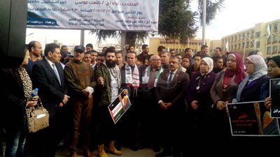 رئيس جامعة عين شمس يشارك في «وقفة القدس» (صور)