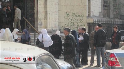 بالصور.. لحظة خروج زوجة خيرت الشاطر من مكتب النائب العام