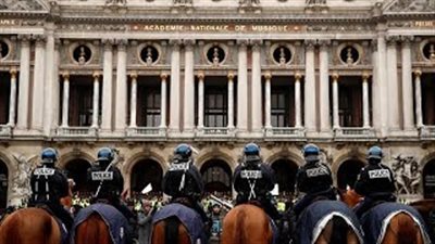 فرنسا دخلت نفق الأزمة.. مطالب باستقالة الرئيس والخروج من الاتحاد الأوربي