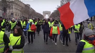 نشرة الخارجي.. مطالب باستقالة ماكرون وخروج فرنسا من الاتحاد الأوروبي