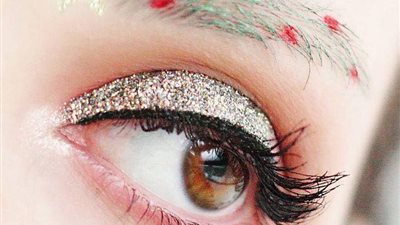 أحدث تقليعات الحواجب على شكل شجرة كريسماس (صور)