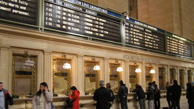 سحب إعلانات «هتلر» من أنفاق قطارات نيويورك