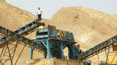 «المناجم والمحاجر» تبحث مشكلات عمال التعدين بحضور المراغي