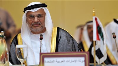 وزيرا خارجية الإمارات والعراق يغادران مطار القاهرة