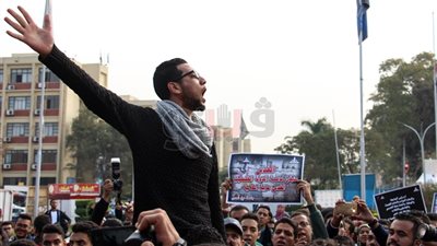 الجامعات تنتفض لنصرة القدس.. رئيسا «القاهرة» و«بني سويف» يقودان المسيرات.. طلاب «عين شمس» يحرقون العلم الأمريكي.. قادة «حلوان» يتقدمون صفوف المتظاهرين.. ووقفات 