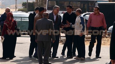 بالصور.. وصول «الفخراني» محكمة أكتوبر لنظر ثاني جلسات محاكمته