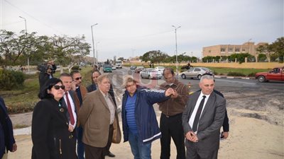 محافظ الإسماعيلية يتابع أعمال تطوير ورفع كفاءة الطريق الدائري